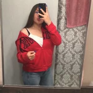 Meet your Posher, Lesly